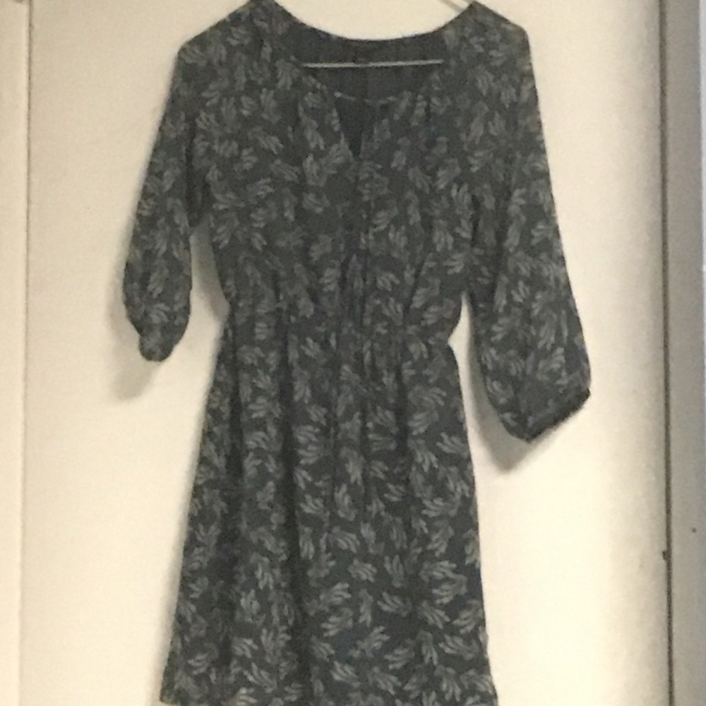 A mini dress very elegant